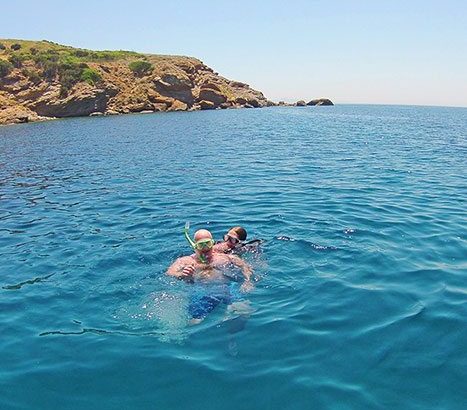 Family snorkeling at the Athenian Riviera and Saronic Gulf. Best boat tour and sea activities with Sailing Athens 2024.