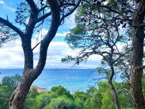 Kavouri beach in the Athenian Riviera. Best swimming spots in Athens by Sailing Athens.